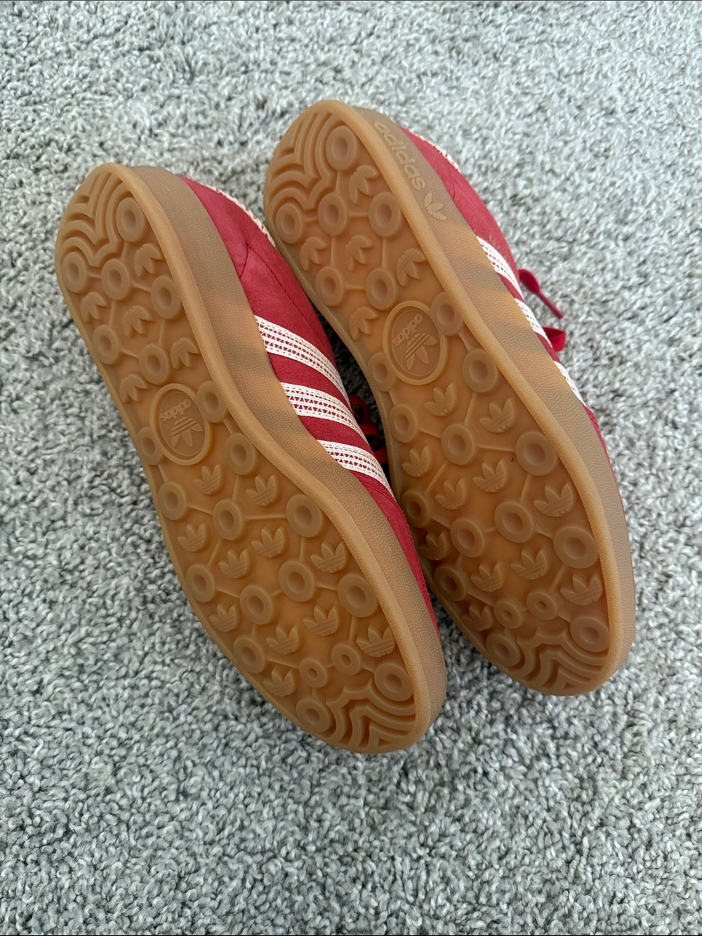 Adidas Gazelle - Better Scarlet / Wonder White / Gum NWT - Picture 3 of 3
